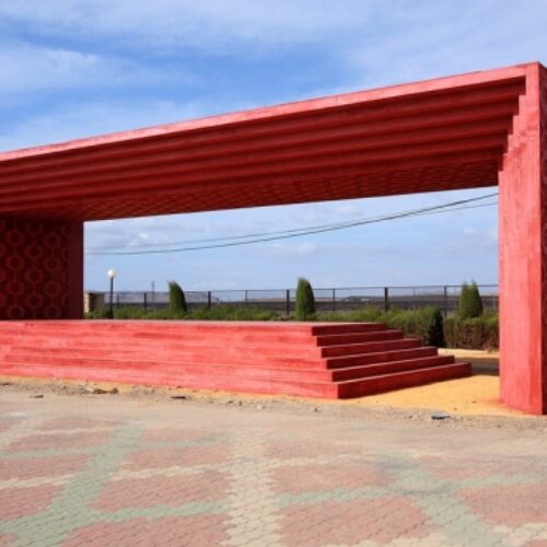 monumento “Encuadre Manchego” del escultor toledano Sergio García, en el Parque Pedro Almodóvar